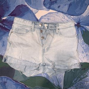 Light Wash Denim Shorts Size 4 NEVER WORN